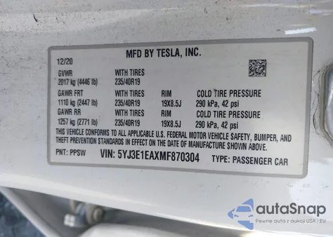 2021 Tesla Model 3 Standard Range Plus Rear-Wheel Drive z USA, uszkodzony, nr VIN 5YJ3E1EAXMF870304